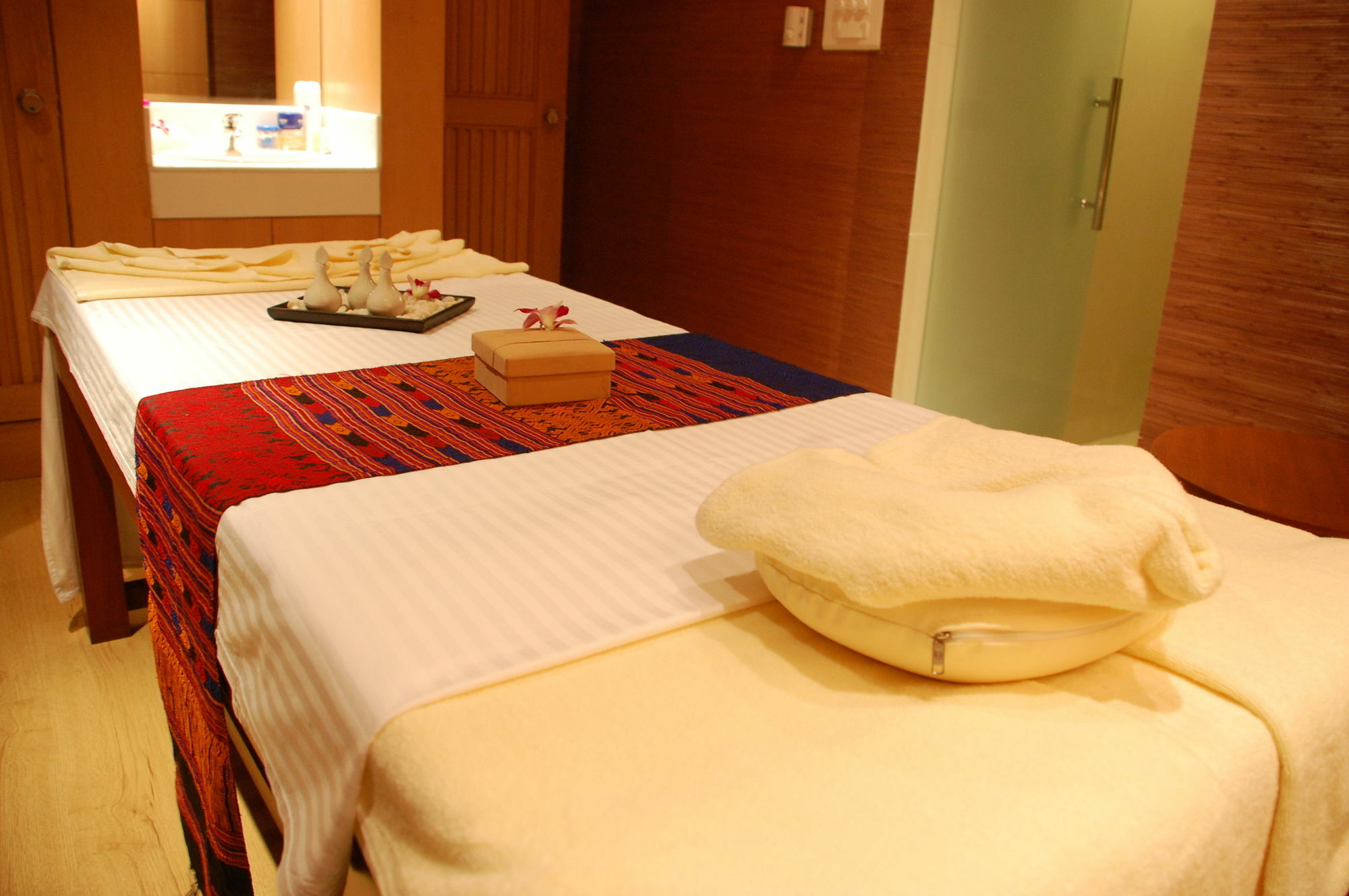 Ellaa Hotel Gachibowli Хайдарабад Экстерьер фото